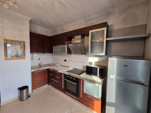 Tirane, jepet me qera apartament 2+1 Kati 9, 116 m² 600 € (ZOGU I ZI)