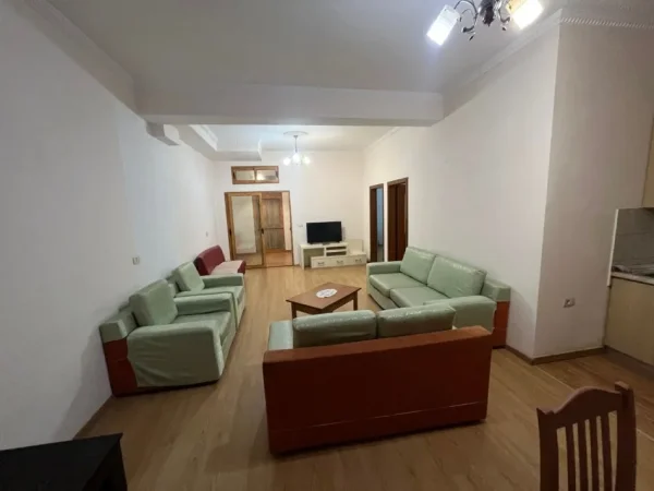 Tirane, jepet me qera apartament 2+1 Kati 1, 75 m² 370 € (Vilat Amerikane)