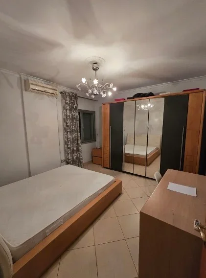 Tirane, jepet me qera apartament 2+1 , 116 m² 600 € 