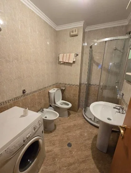 Tirane, jepet me qera apartament 2+1 , 116 m² 600 € 