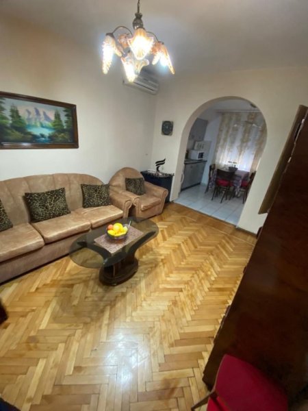Tirane, jepet me qera apartament 2+1 Kati 2, 78 m² 500 € (21 DHJETORI)
