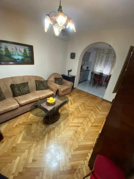 Tirane, jepet me qera apartament 2+1 Kati 2, 78 m² 500 € (21 DHJETORI)