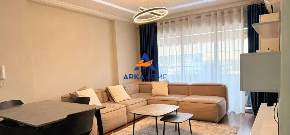 Tirane, jepet me qera apartament 2+1+Ballkon Kati 7, 95 m² 650 € 