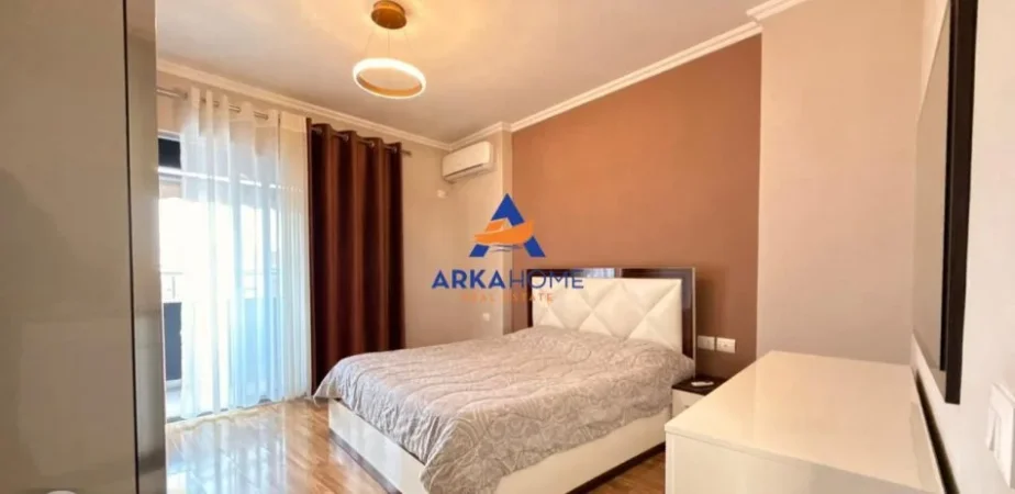 Tirane, jepet me qera apartament 2+1+Ballkon Kati 7, 95 m² 650 € 