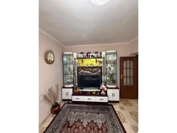 Tirane, shes apartament 3+1 Kati 3, 136 m² 170.000 € (Bulevardi Zhan Dark, Tirane)