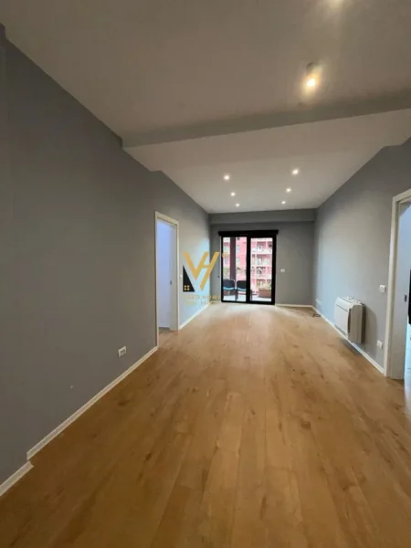 Tirane, jepet me qera zyre Kati 4, 100 m² 1.200 € (RRUGA E KAVAJES)