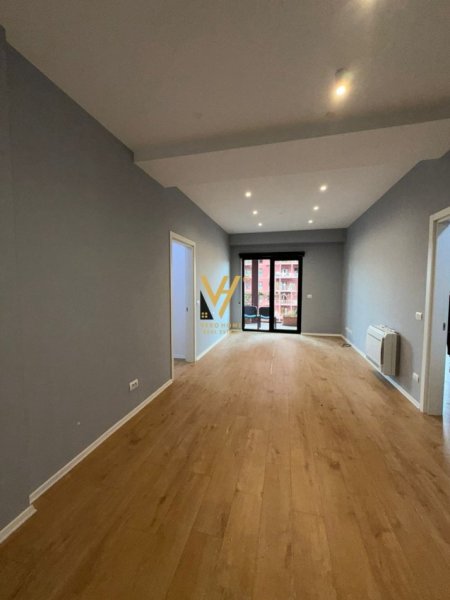 Tirane, jepet me qera zyre Kati 4, 100 m² 1.200 € (RRUGA E KAVAJES)