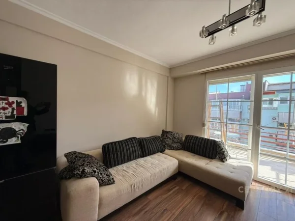 Tirane, jepet me qera apartament 1+1+Ballkon Kati 7, 84 m² 550 € (Mbikalimi i komunes se parisit)