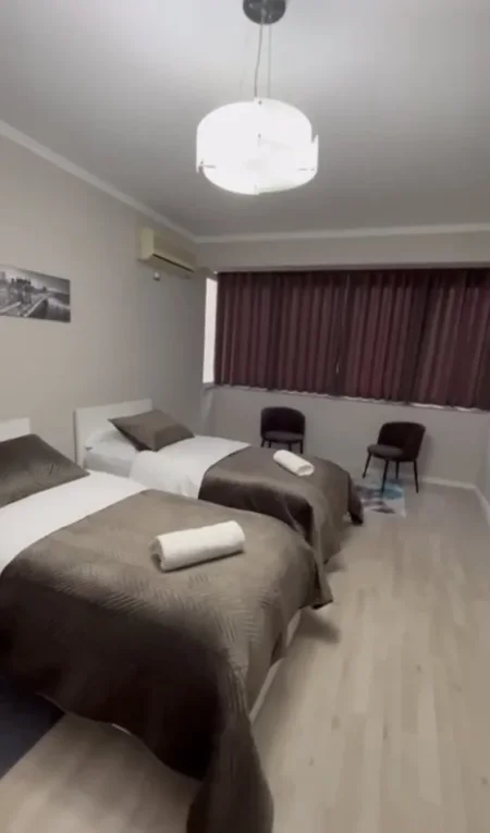 Tirane, jepet me qera apartament 2+1 Kati 3, 80 m² 450 € (Laprake prane Pizzeri Class ,rruga Lord Bajroni)