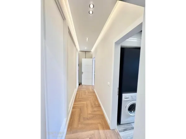 Tirane, jepet me qera apartament 2+1+Ballkon Kati 5, 99 m² 1.150 € (Pazari ri)