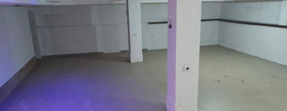 Tirane, jepet me qera dyqan Kati -1, 171 m² 750 € (VASIL SHANTO)