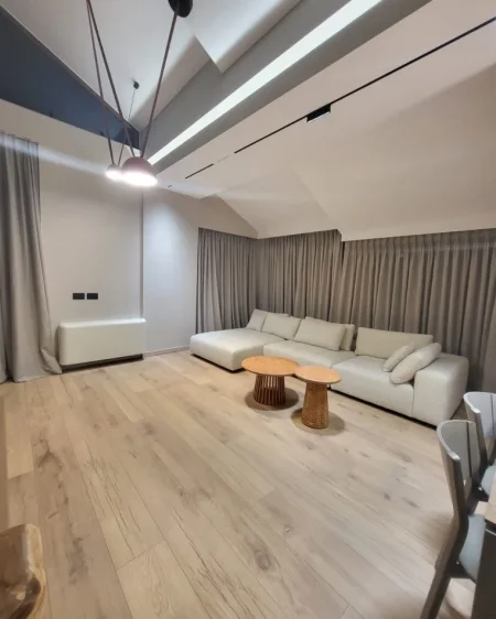 Tirane, jepet me qera apartament 3+1+Ballkon Kati 6, 180 m² 2.000 € (Kodra e Diellit)