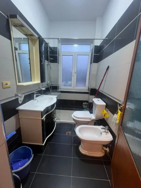 Tirane, jepet me qera apartament 1+1+Aneks+Ballkon Kati 2, 60 m² 60.001 € 