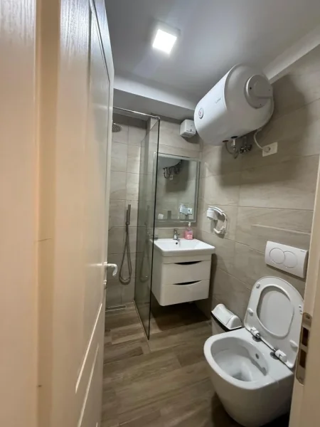 Tirane, jepet me qera apartament 2+1 Kati 3, 93 m² (Myslym Shyr)