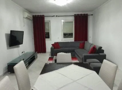 Tirane, jepet me qera apartament 2+1+Ballkon Kati 8, 90 m² 500 € (YZBERISHT)