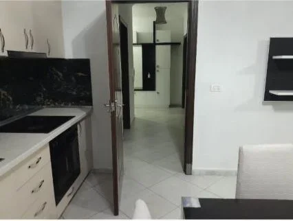 Tirane, jepet me qera apartament 2+1+Ballkon Kati 8, 90 m² 500 € (YZBERISHT)