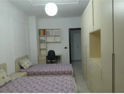 Tirane, jepet me qera apartament 2+1+Ballkon Kati 8, 90 m² 500 € (YZBERISHT)