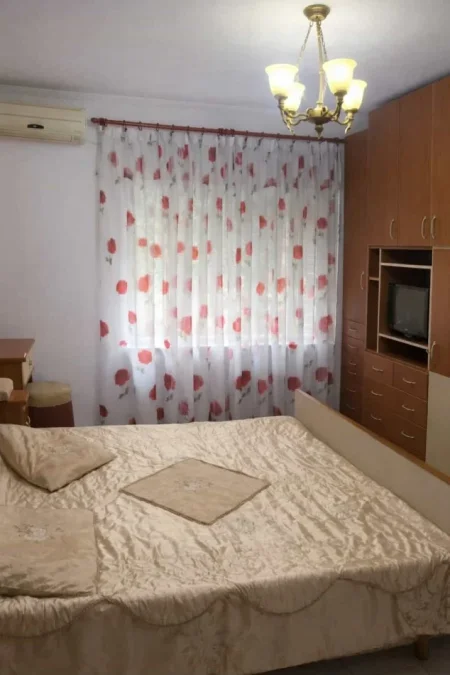 Tirane, jepet me qera apartament 3+1 Kati 2, 100 m² 730 € (Rruga Margarita Tutaulani)