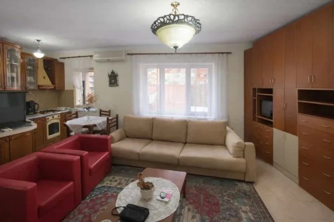 Tirane, jepet me qera apartament 3+1 Kati 2, 100 m² 730 € (Rruga Margarita Tutaulani)