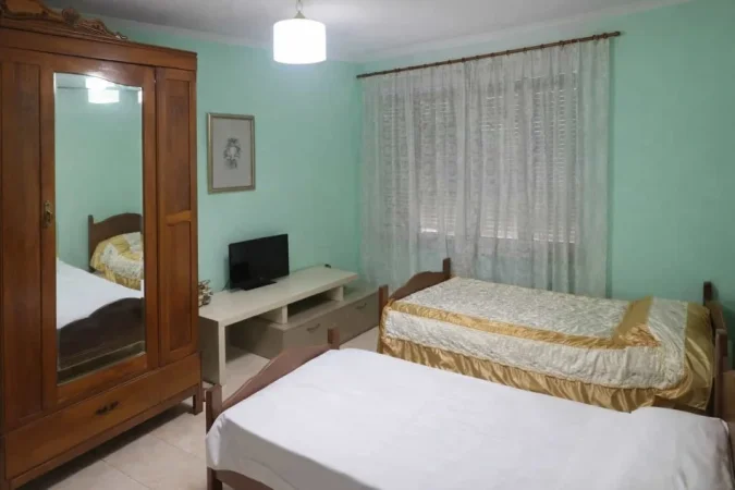 Tirane, jepet me qera apartament 3+1 Kati 2, 100 m² 730 € (Rruga Margarita Tutaulani)