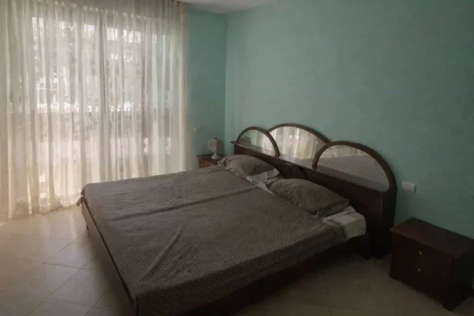 Tirane, jepet me qera apartament 3+1 Kati 2, 100 m² 730 € (Rruga Margarita Tutaulani)