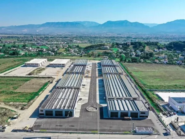 Tirane, shitet magazine , 1.100 m² 1.500.000 € (TIRANA INDUSTRIAL PARK)