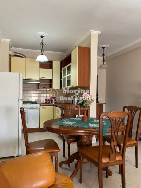 Tirane, jepet me qera apartament 2+1 Kati 5, 92 m² 600 € (Ish Parku i Autobusave)