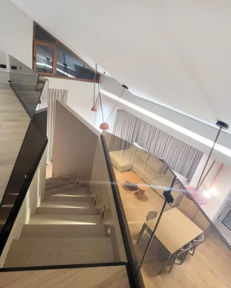 Tirane, jepet me qera apartament duplex 3+1+Aneks+Ballkon Kati 6, 180 m² 2.000 € 