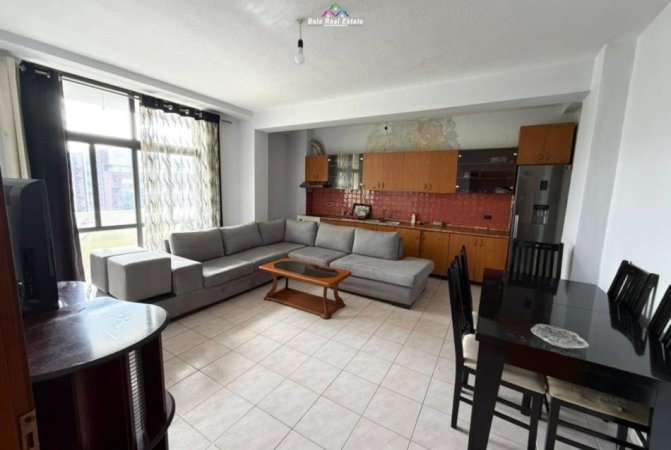 Tirane, jepet me qera apartament 2+1 Kati 6, 122 m² 420 € (Rruga 5 Maj)