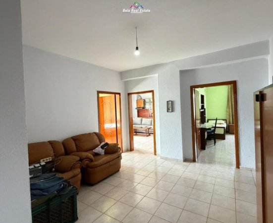 Tirane, jepet me qera apartament 2+1 Kati 6, 122 m² 420 € (Rruga 5 Maj)