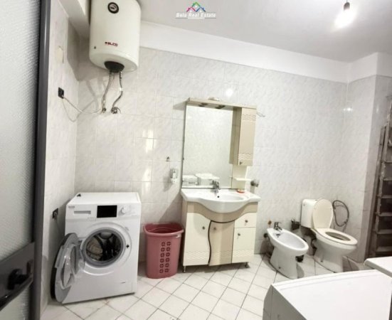 Tirane, jepet me qera apartament 2+1 Kati 6, 122 m² 420 € (Rruga 5 Maj)