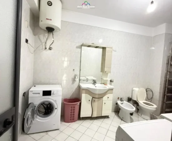 Tirane, jepet me qera apartament 2+1 Kati 6, 122 m² 420 € (Rruga 5 Maj)