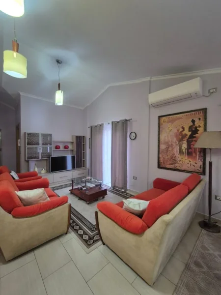 Tirane, jepet me qera Vile 3 Katshe , 230 m² 5.000 € (komuna parisit)