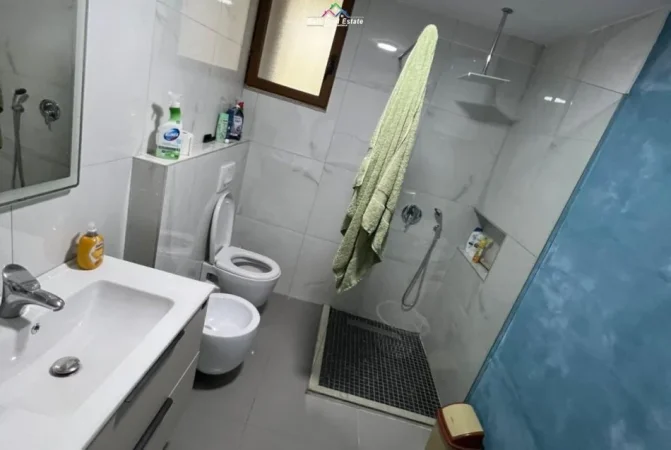 Tirane, jepet me qera Vile 1+1+Ballkon Kati 2, 60 m² 520 € (ALI DEMI)