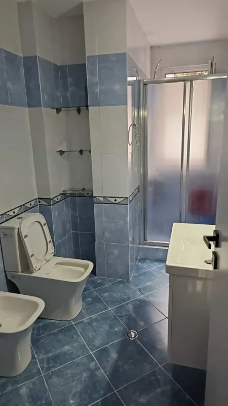Tirane, jepet me qera apartament 2+1 Kati 2, 100 m² 600 € (Rruga Rrapo Hekali)