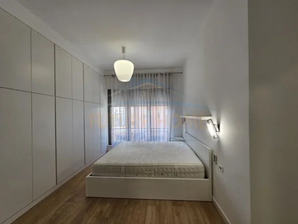 Tirane, jepet me qera apartament 2+1 Kati 3, 108 m² 1.200 € (Kompleksi Delijorgji)