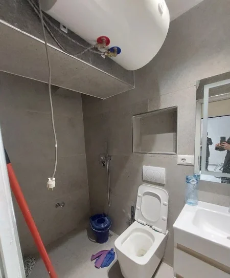 Tirane, jepet me qera zyre Kati 1, 50 m² 500 € (rruga bardhyl)