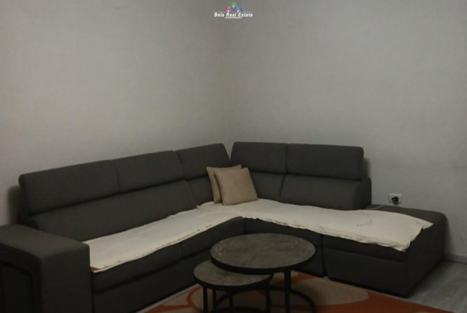 Tirane, jepet me qera apartament 2+1 Kati 1, 76 m² 520 € (Rruga Lord Bajroni)