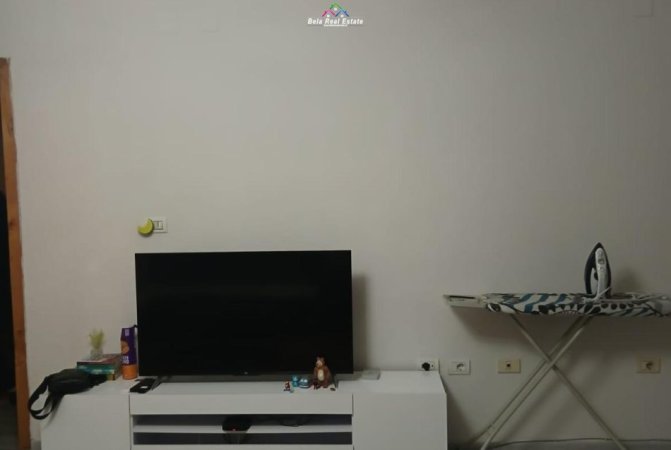 Tirane, jepet me qera apartament 2+1 Kati 1, 76 m² 520 € (Rruga Lord Bajroni)