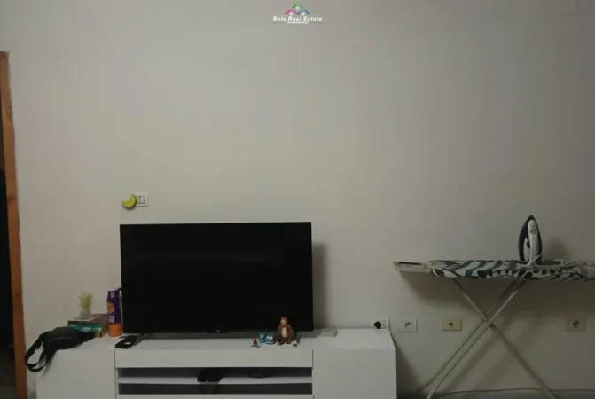 Tirane, jepet me qera apartament 2+1 Kati 1, 76 m² 520 € (Rruga Lord Bajroni)