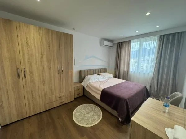 Tirane, jepet me qera apartament 2+1 Kati 8, 80 m² 1.000 € (Rruga Mine Peza)