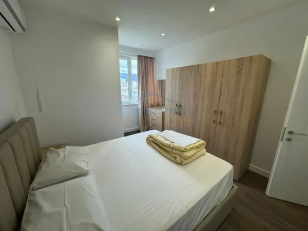 Tirane, jepet me qera apartament 2+1 Kati 8, 75 m² 1.000 € (Rruga Mine Peza)