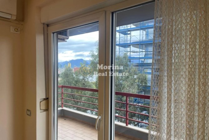 Tirane, jepet me qera apartament 2+1 Kati 4, 100 m² 800 € (Liqeni i Thate)