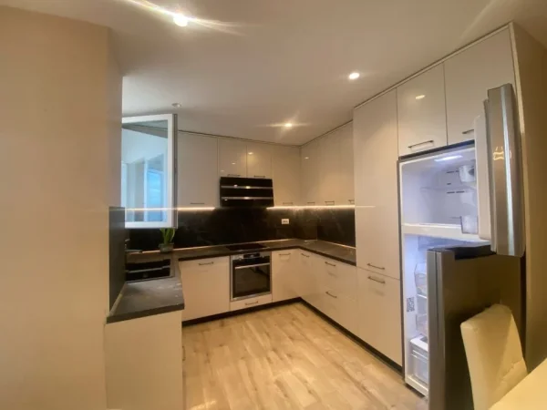 Tirane, jepet me qera apartament 2+1 Kati 7, 90 m² 800 € (Rruga e Kavajes perballe Delijorgjit)