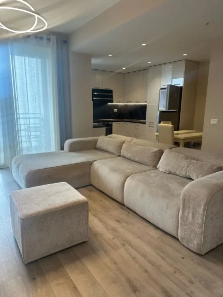 Tirane, jepet me qera apartament 2+1 Kati 7, 90 m² 800 € (Rruga e Kavajes perballe Delijorgjit)