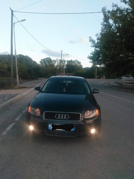 Tirane, shes makine Audi A3 Nafte, blu e errët manuale Kondicioner 300.000 km 3200 €