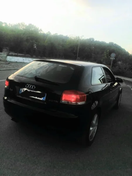 Tirane, shes makine Audi A3 Nafte, blu e errët manuale Kondicioner 300.000 km 3200 €