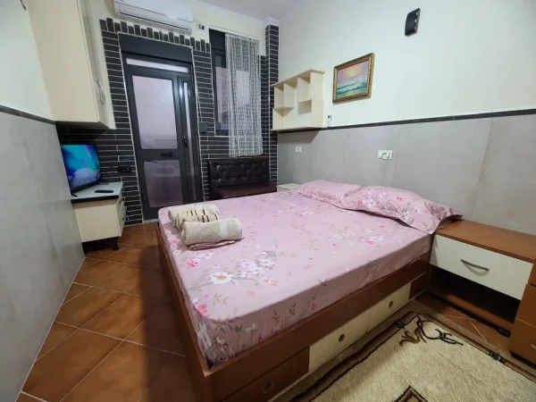 Tirane, jap me qera apartament 1+1+Ballkon Kati 1, 57 m² 410 € (Rruga gjon mili)