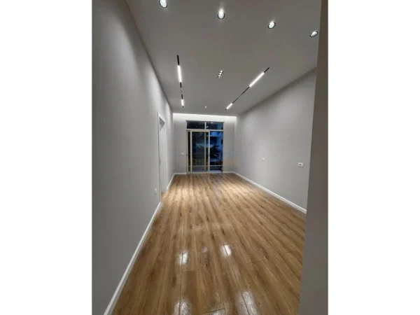 Tirane, shitet apartament 2+1 Kati 1, 76 m² 130.000 € 