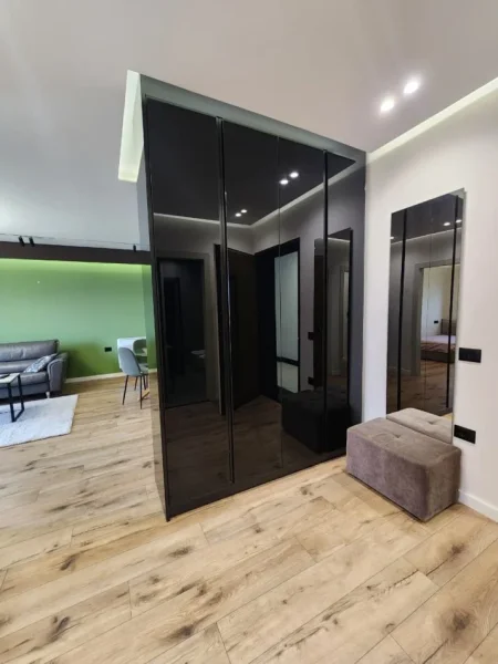 ME QIRA; Super apartament  2+1+2 wc+ 1 Poste parkimi (📍Parku Olimpike - Kompleksi Dinamo )  || 105 m2  1300 €/Muaj || ( përfshirë dhe parkimin)